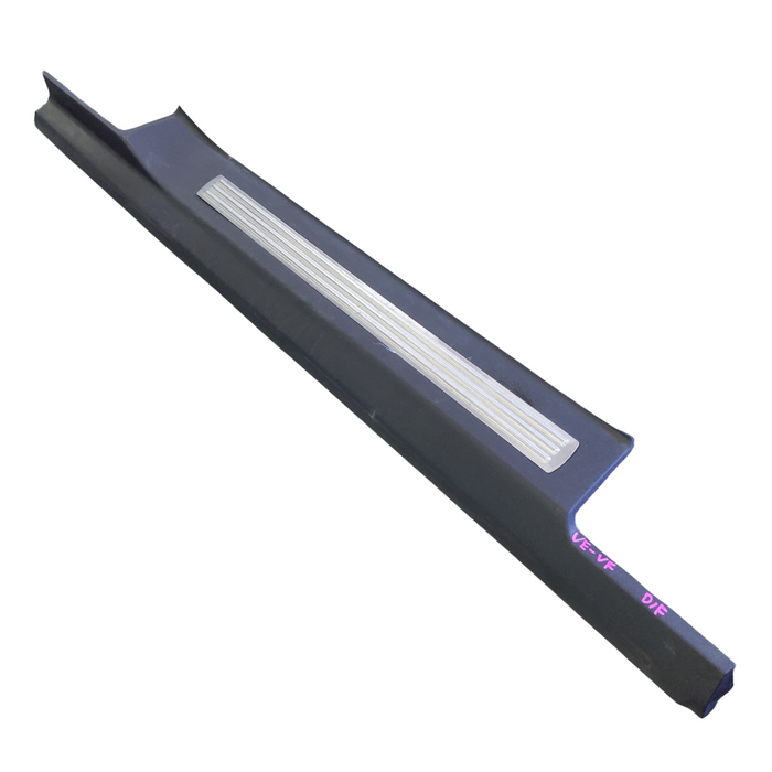 VE / VF Holden Commodore Sedan - DRIVERS FRONT - Scuff Sill Trim / Includes Alloy insert. Part #92200187