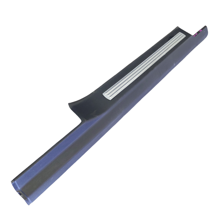 VE / VF Holden Commodore Sedan - DRIVERS FRONT - Scuff Sill Trim / Includes Alloy insert. Part #92200187