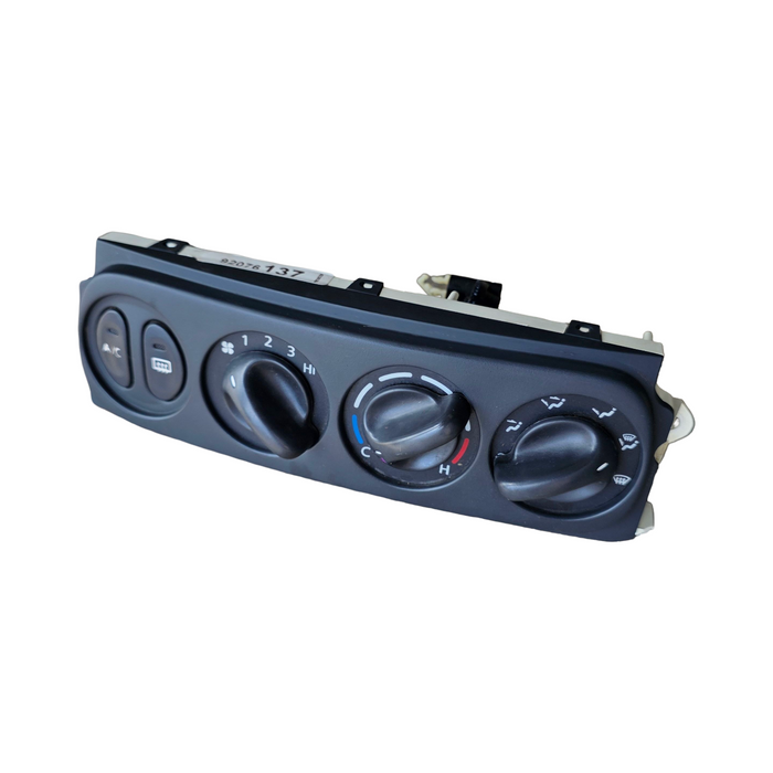 TD001 - VT Holden Commodore - Climate Control Panel