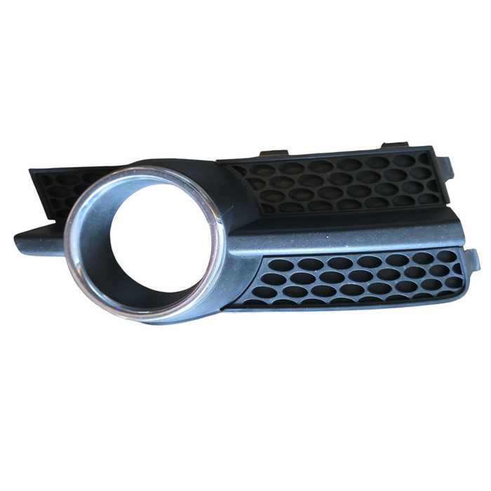 EB500 - VZ Holden Commodore SVZ - DRIVERS SIDE - Fog Light Bezel with Chrome trim