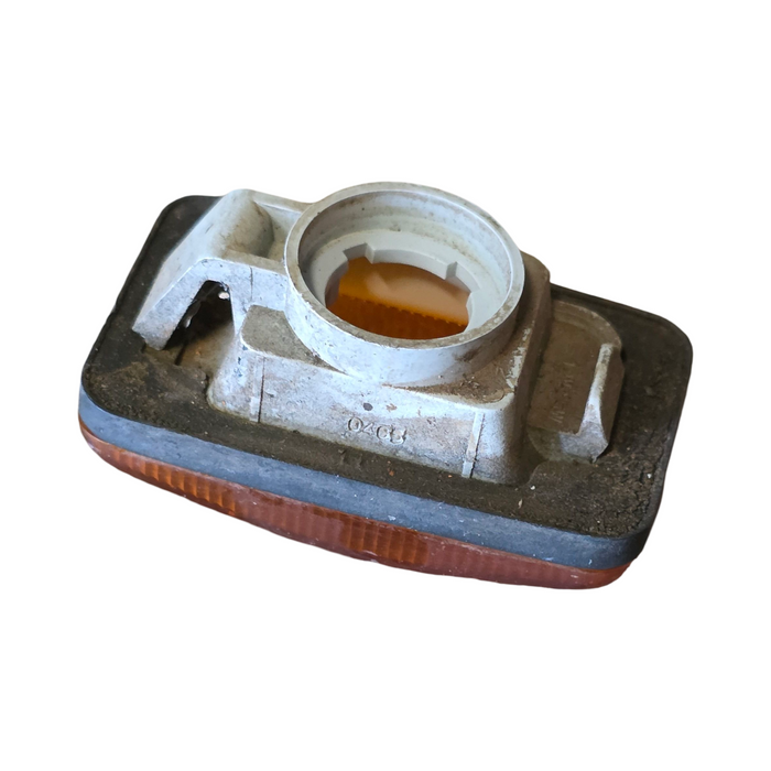 LU006 - VG / VN / VP / VR / VS Holden Commodore - Guard Blinker Amber GENUINE