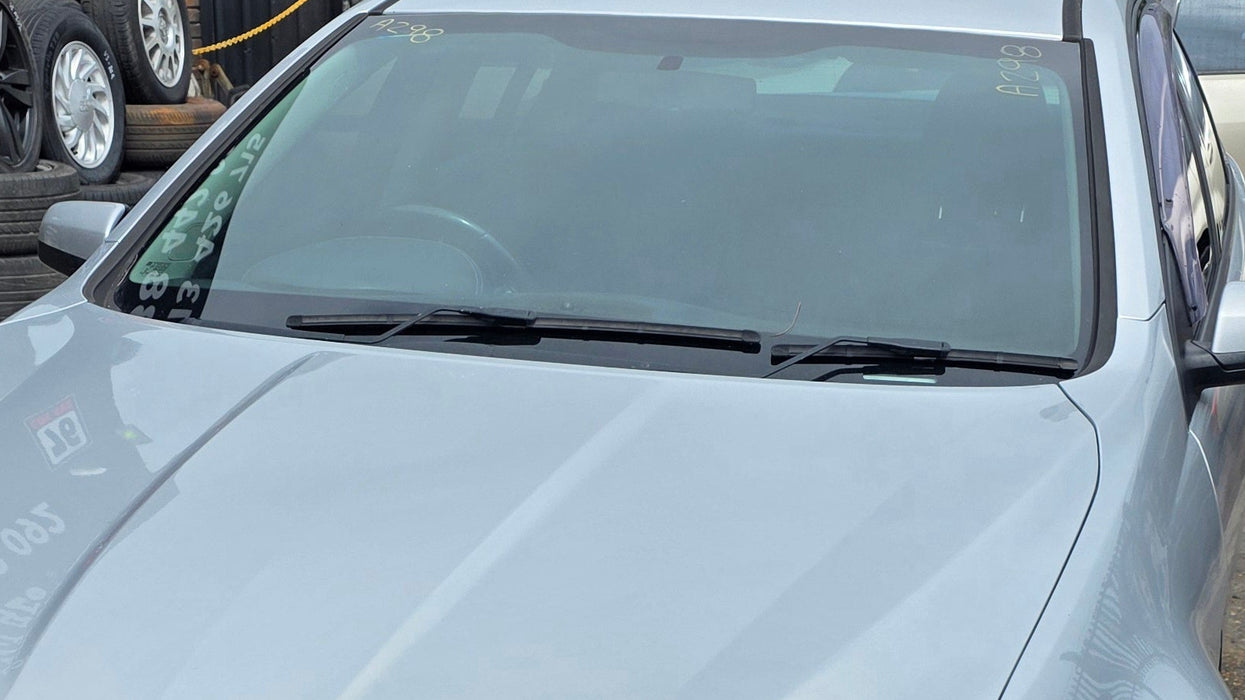 A298 - VF Holden Commodore Sedan - Front Windscreen Wiper Arms (PAIR)