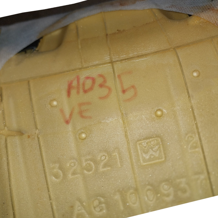 A035 - VE SV6 Holden Commodore Sedan - Rear Seat - Grey / Cloth