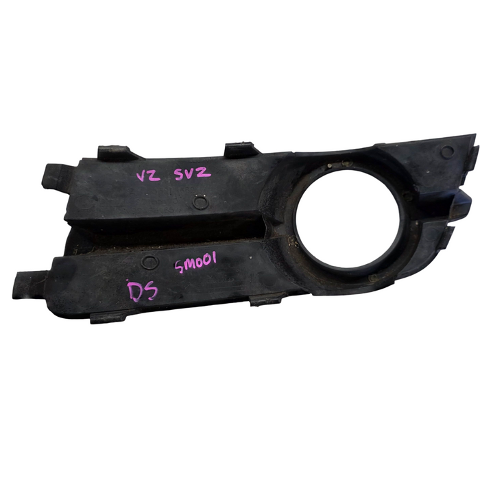 Sm001 - VZ Holden Commodore SVZ - DRIVER'S SIDE - Fog Light Bezel