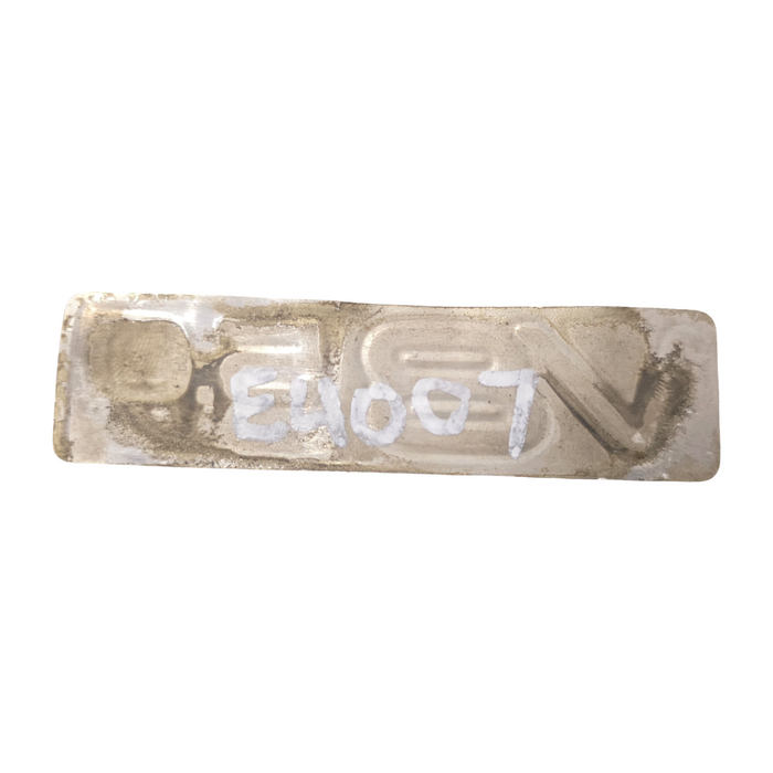 E4007 - GENUINE VP VQ VR VS V8 5.0 Injection Genuine Guard Badge 92035874 10cm x 3cm (Copy)
