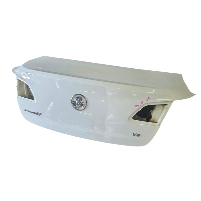 A296 - VF Holden Calais Sedan - Bootlid Heron White #679F