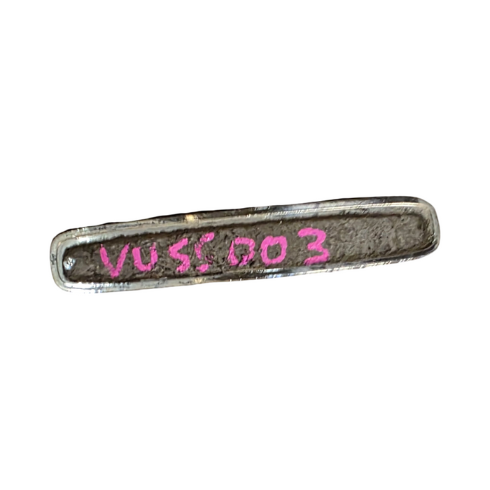 vuss003 - VT, VX Holden Commodore Gen III V8 - Guard Badge GENUINE