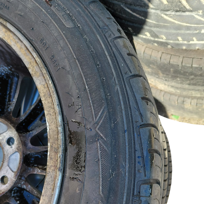 A314 - VT Holden Calais 16" Wheels/Tyres with Centre Caps (SET OF 4) 215/60R16 99H