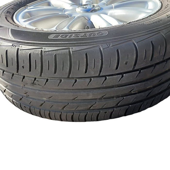 A314 - VT Holden Calais 16" Wheels/Tyres with Centre Caps (SET OF 4) 215/60R16 99H