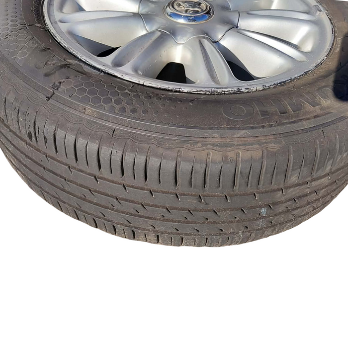 A314 - VT Holden Calais 16" Wheels/Tyres with Centre Caps (SET OF 4) 215/60R16 99H