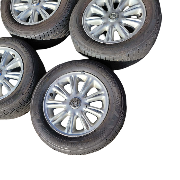 A314 - VT Holden Calais 16" Wheels/Tyres with Centre Caps (SET OF 4) 215/60R16 99H