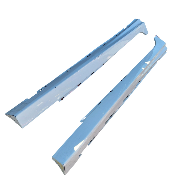 Da2-448 - VF SS Holden Commodore Sedan - Sideskirts Set - Herron White #679F