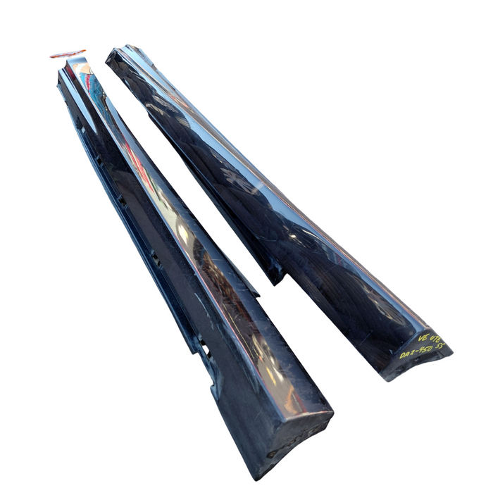 Da2-450 - VE SS Holden Commodore Ute - Sideskirts Set - Phantom Black #690F