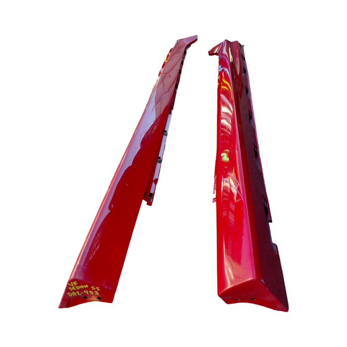 Da2-453 - VF SS Holden Commodore Sedan - Sideskirts Set - Red Hot #687F