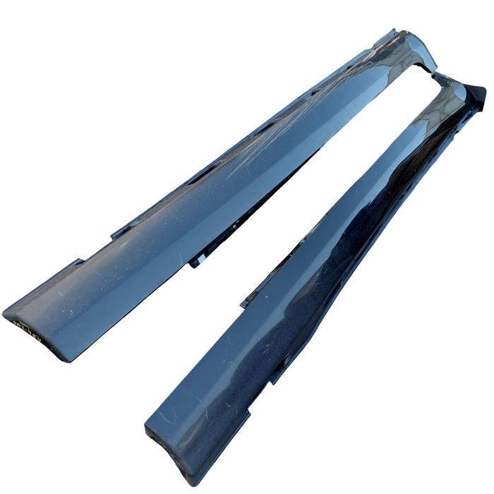 Da2-454 - VE Omega Holden Commodore Sedan - Sideskirts Set - Phantom Black #690F