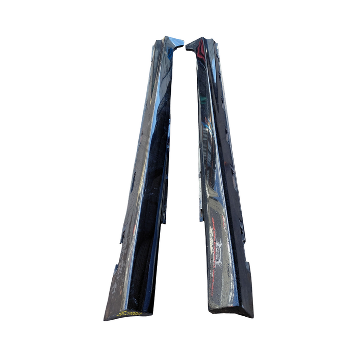 Da2-460 - VF SS Holden Commodore Sedan - Sideskirts Set - Phantom Black #690F