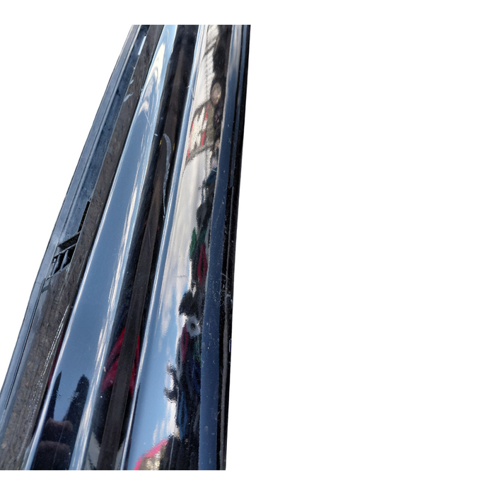 Da2-470 - VF SS Holden Commodore Ute - Sideskirts Set - Phantom Black #690F