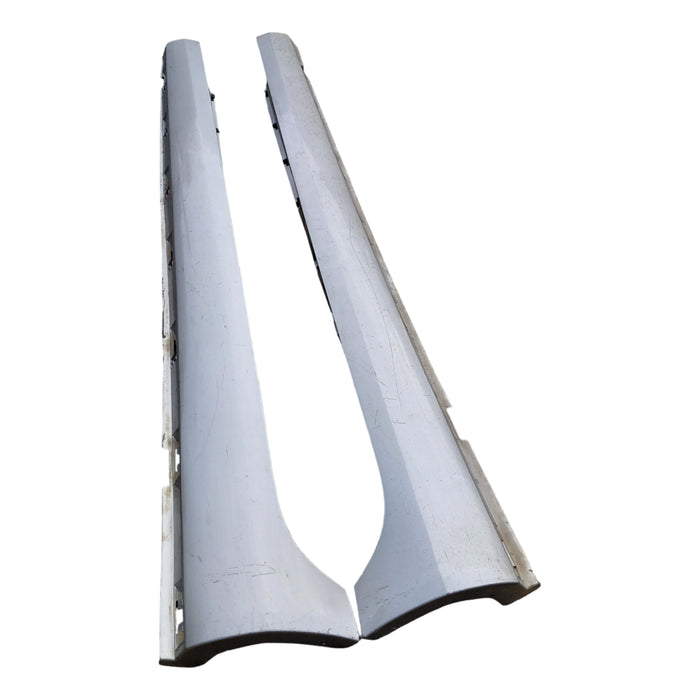 Da2-480 - VE Berlina Holden Commodore Sedan - Sideskirts Set - Herron White #679F