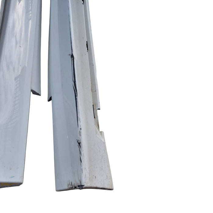 Da2-494 - VE SS Holden Commodore Ute - Sideskirts Set - Herron White #679F