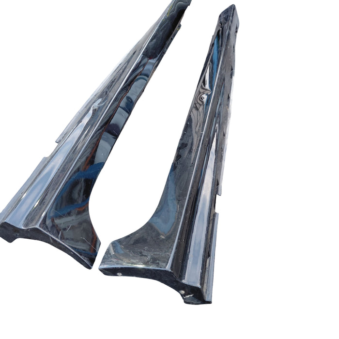 Da2-501 - VF SS Holden Commodore Sedan - Sideskirts Set - Phantom Black #690F