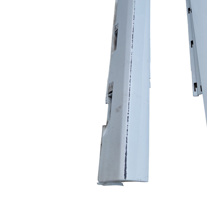 Da2-503 - VF SS Holden Commodore Sedan - Sideskirts Set - Herron White #679F