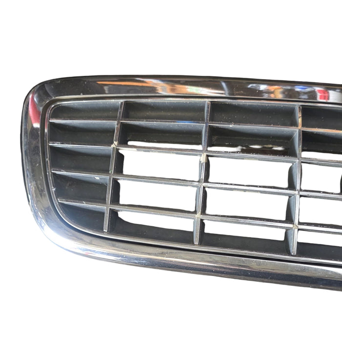 BA492 - VR / VS Holden Statesman  - Chrome Front Grille with Badge