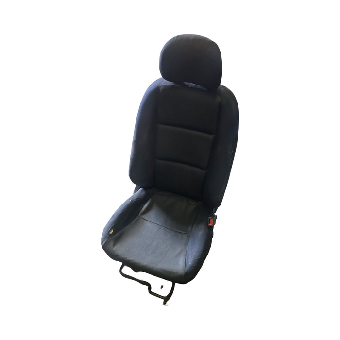 A345 - VZ SV6 Holden Commodore Sedan - Seats (Front and Rear)
