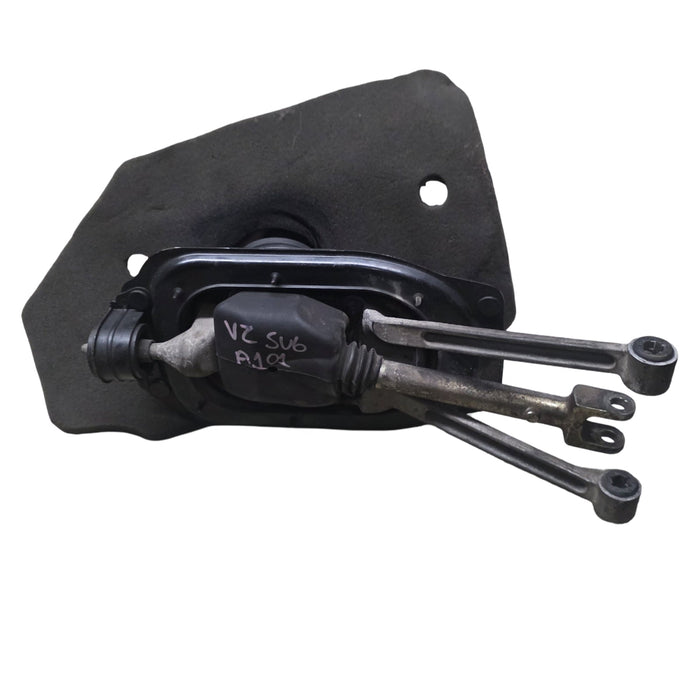 A101 - VZ Holden Commodore Sedan - Manual Gear Shifter 6spd MV5 with Linkage Arms
