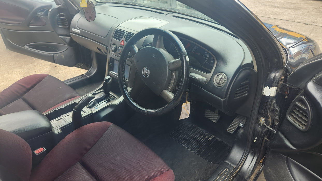 A099 - VZ SV6 Holden Commodore Sedan - Leather Steering Wheel