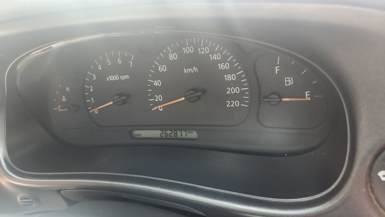 A104 - VT SERIES II Holden Commodore SEDAN (2000) - V6 AUTO Cluster LN3 - 262, 877km