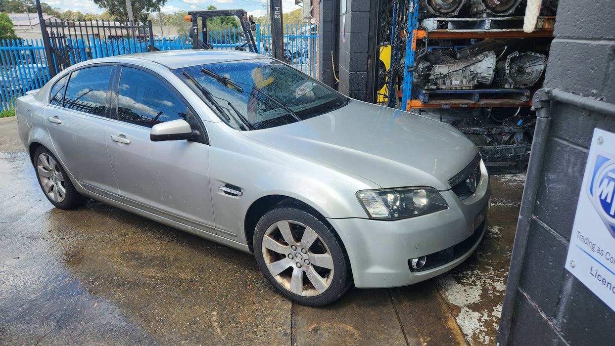 A106 - VE HOLDEN CALAIS - V6 LY7 AUTO - Exhaust Manifold - PASSENGER'S SIDE