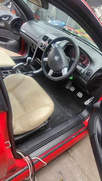 A120 - VY / VZ HOLDEN COMMODORE - Centre Console Trim - Manual / Auto
