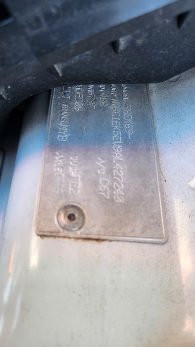A128 - VE V6 SEDAN - Bootlid