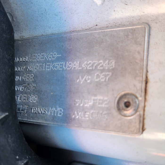 A128 - Ve HOLDEN COMMODORE Sedan - Fuel Flap - HERON WHITE #679F