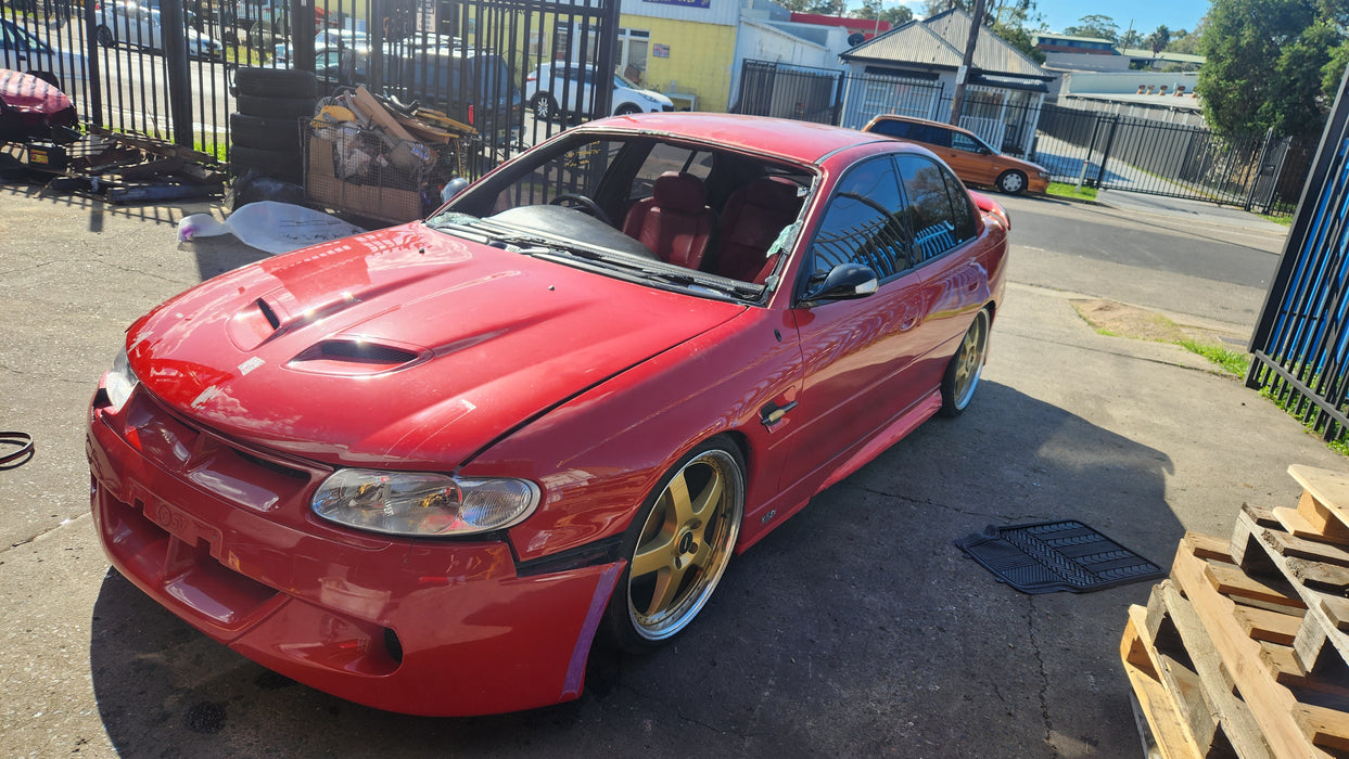 A129 - VT CLUBSPORT HSV - FRONT BAR