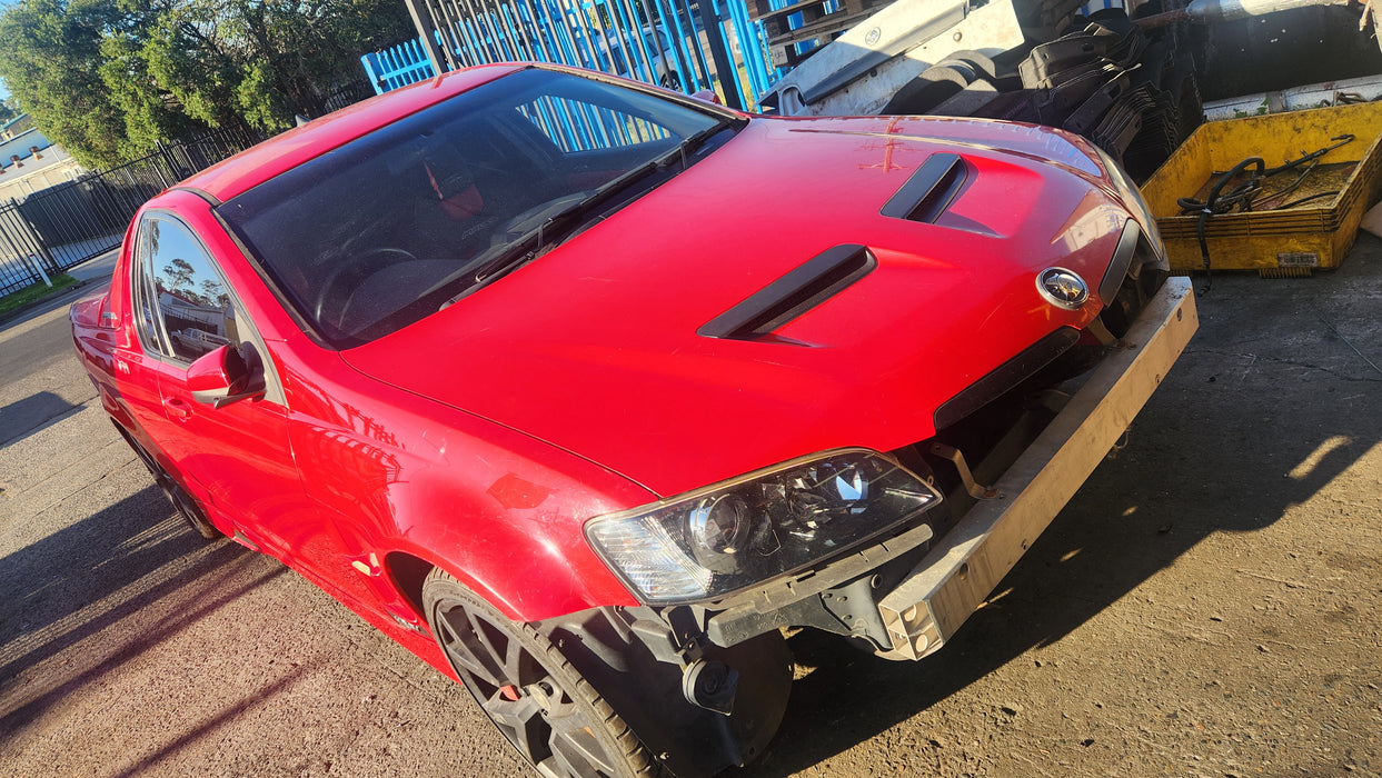 A132 - Ve HOLDEN COMMODORE Sedan - Fuel Flap - STING RED #687F