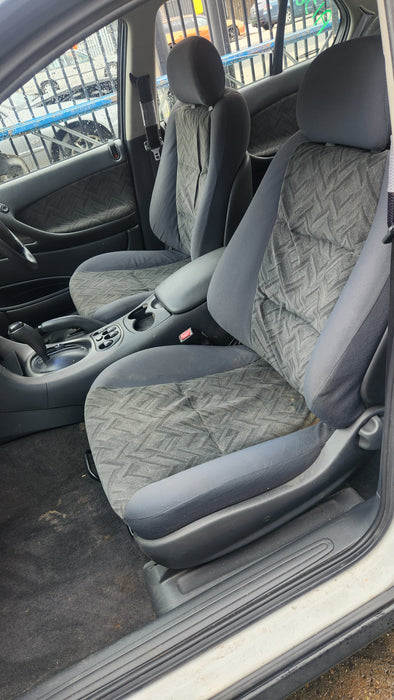 A136 - VT,VX,VY.VZ HOLDEN COMODORE SEDAN - Seatbelt Passenger Front (grey)