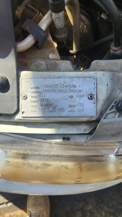 A134 - Vx Holden Executive SII (2002) - V6 Auto Cluster - 261, 121kms (GJ) P/N: 92096561