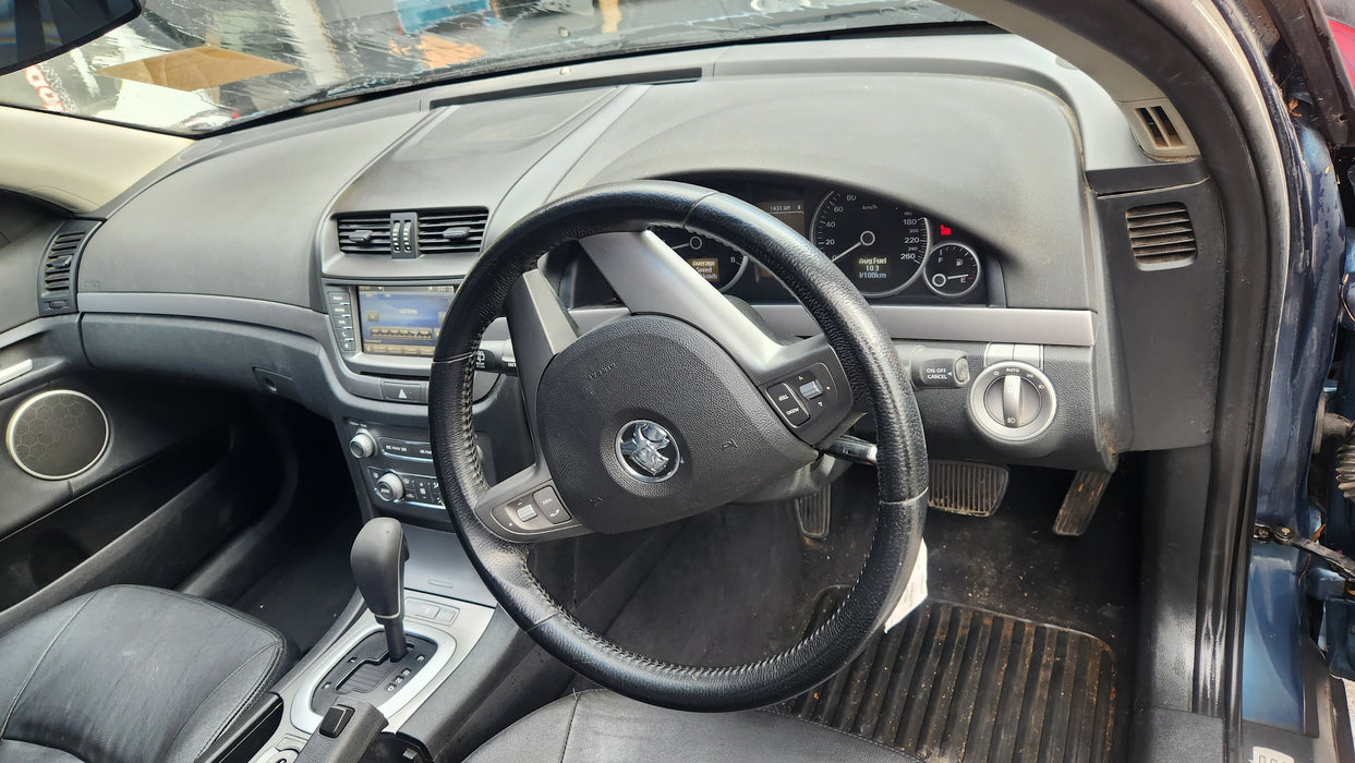 A142 - VE Holden Berlina SERIES II (2010) - V6 AUTO Cluster LFW - 225, 877km (LVL 3 CAL/BER) P/N: 92257349