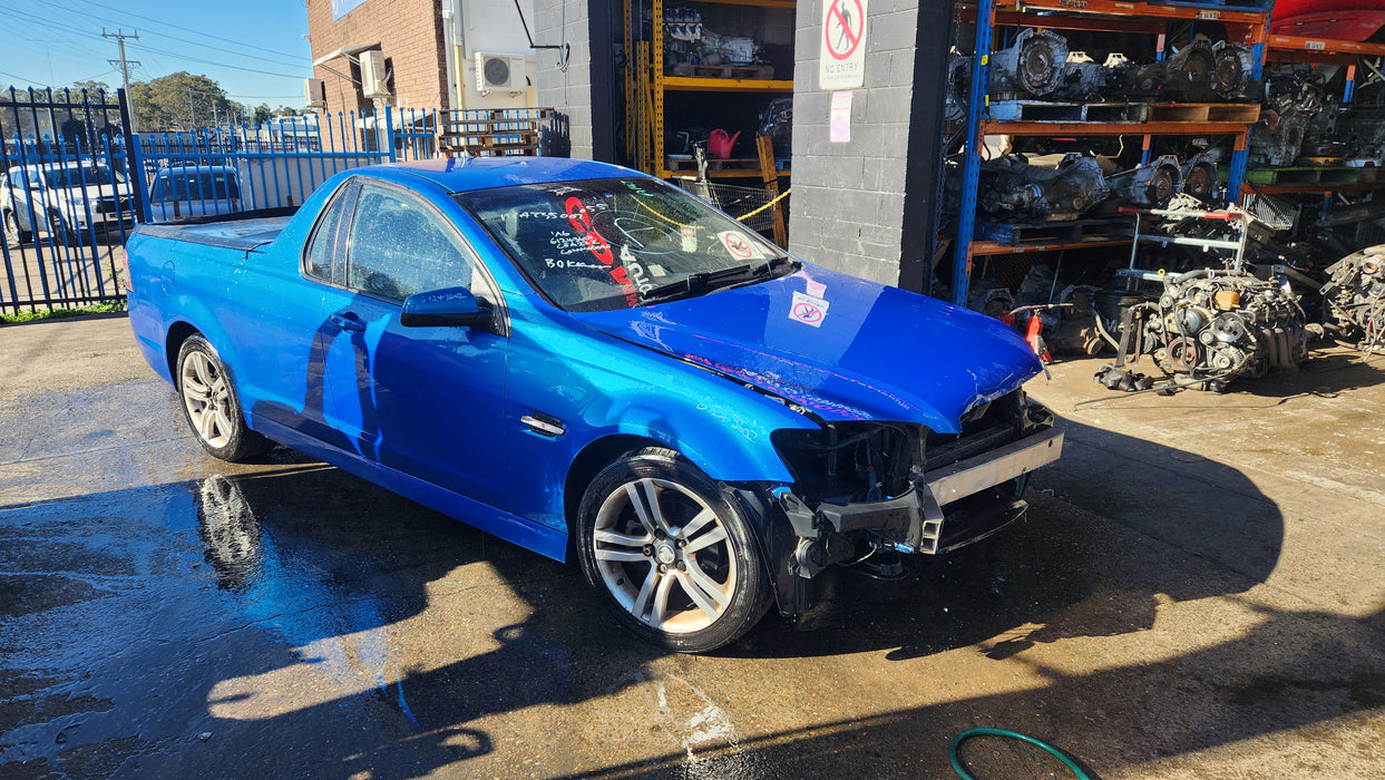 A147 - Ve HOLDEN COMMODORE Utility - Fuel Flap voodoo BLUE #608r