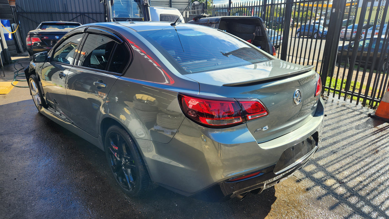 A152 - VF SS, SV6 Holden Commodore Sedan - Sideskirt (Drivers) Prussian Steel