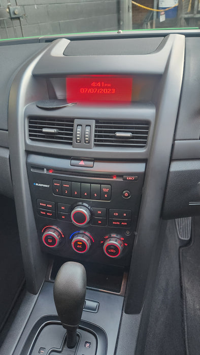 A153 - VE SV6 II Holden Commodore - Centre Dash Facia