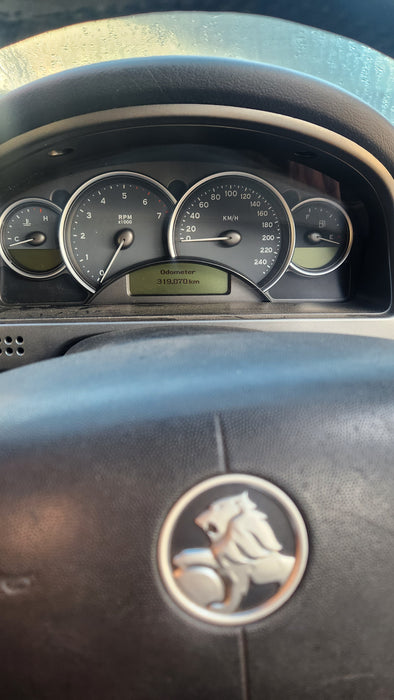 A155 - VZ Holden Commodore (2011) - V6 Automatic Cluster LLT - 319, 070kms (LVL 2 STANDARD DC) P/N: 92121931