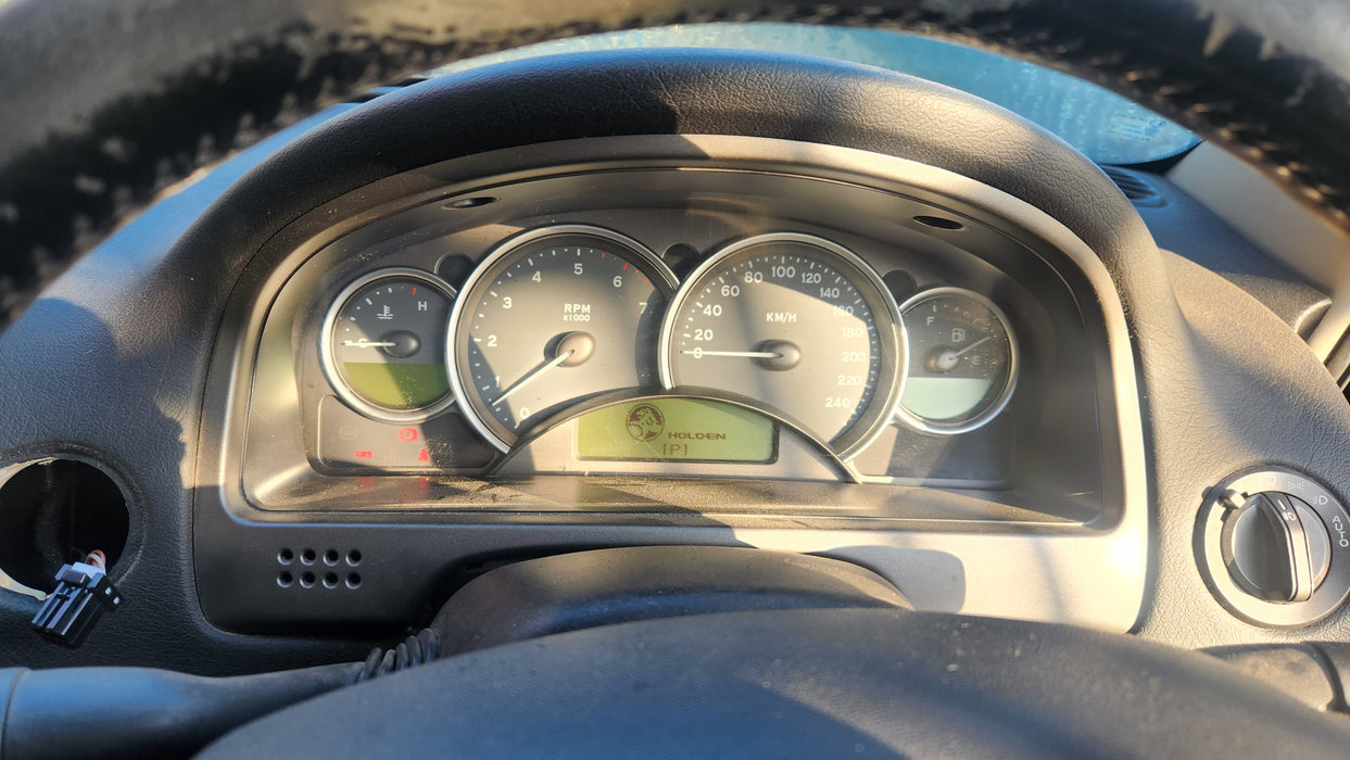 A155 - VZ Holden Commodore (2011) - V6 Automatic Cluster LLT - 319, 070kms (LVL 2 STANDARD DC) P/N: 92121931