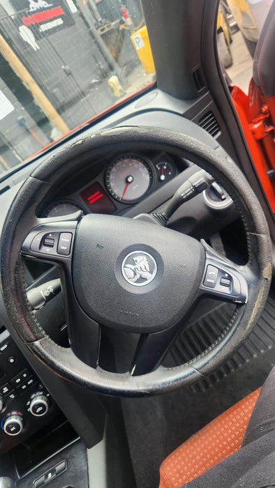 A158 - VE SS Holden Commodore (2006) SERIES I - V8 Manual Cluster L98 - 164, 573km