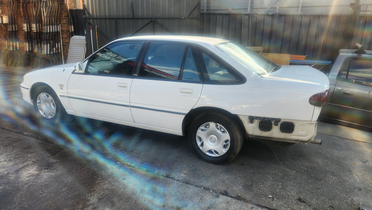 A162 - VS Holden Commodore SII (1997) - V6 Auto Cluster LG2 - 196, 610kms (SG) P/N: 92053365