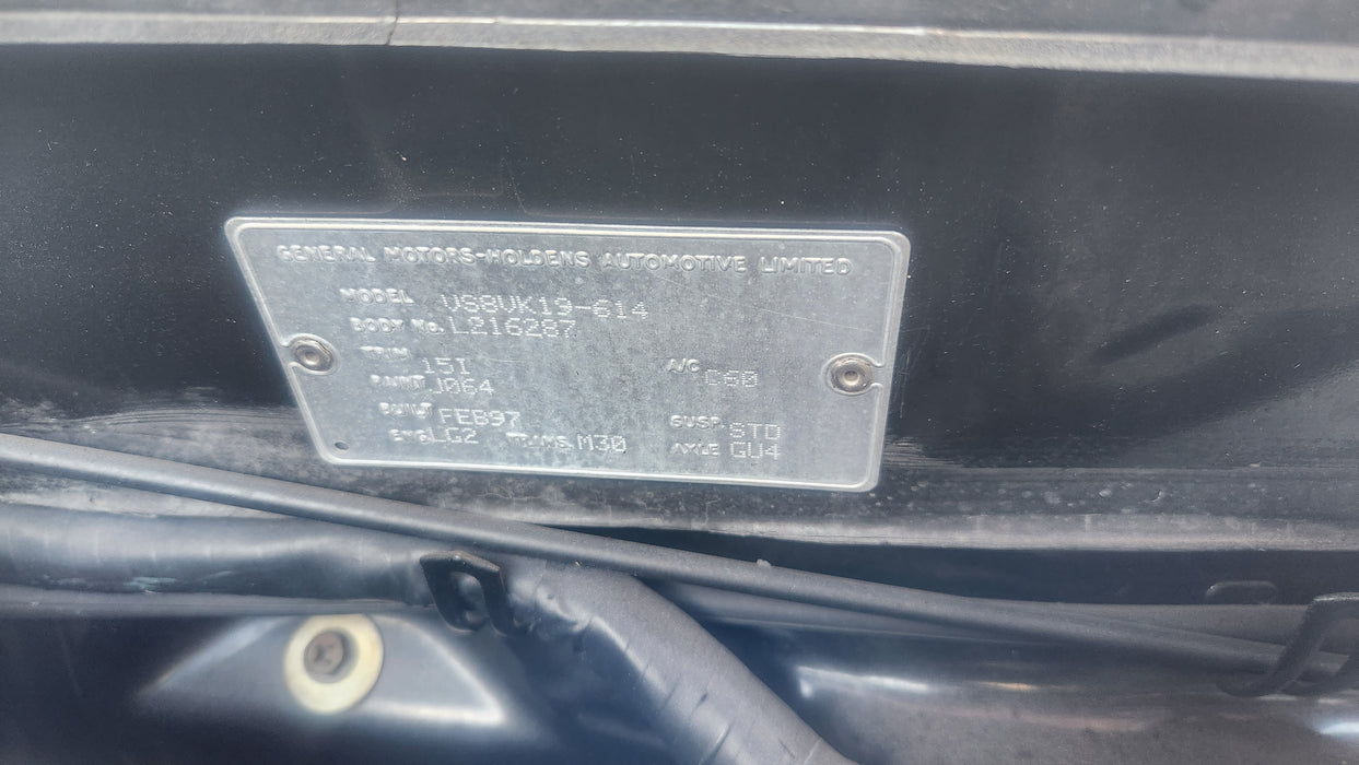 A162 - VS Holden Commodore SII (1997) - V6 Auto Cluster LG2 - 196, 610kms (SG) P/N: 92053365