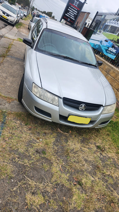 A170 - VZ Holden Commodore Executive - Front Doorcard Setof 2 (powered windows)