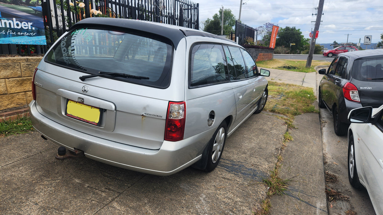 A170 - VZ Holden Commodore Executive - Front Doorcard Setof 2 (powered windows)