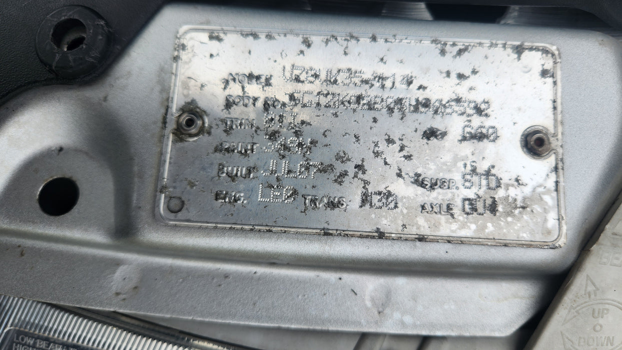 A170 - VZ Holden Commodore Executive - Front Doorcard Setof 2 (powered windows)